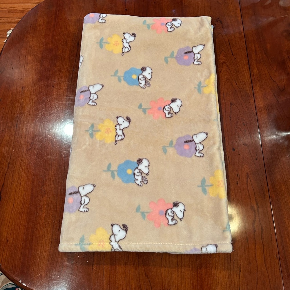*SOLD* Berkshire Peanuts Snoopy Flower Spring Tan Blanket